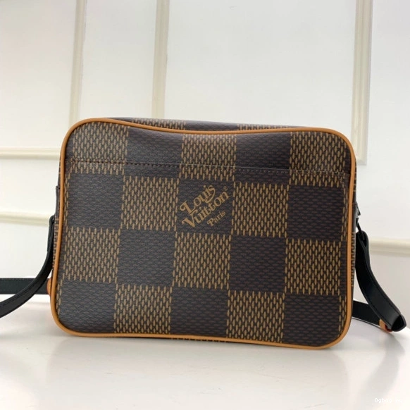 MESSENGER NANO AMAZONE LOUIS VUITTON 0812